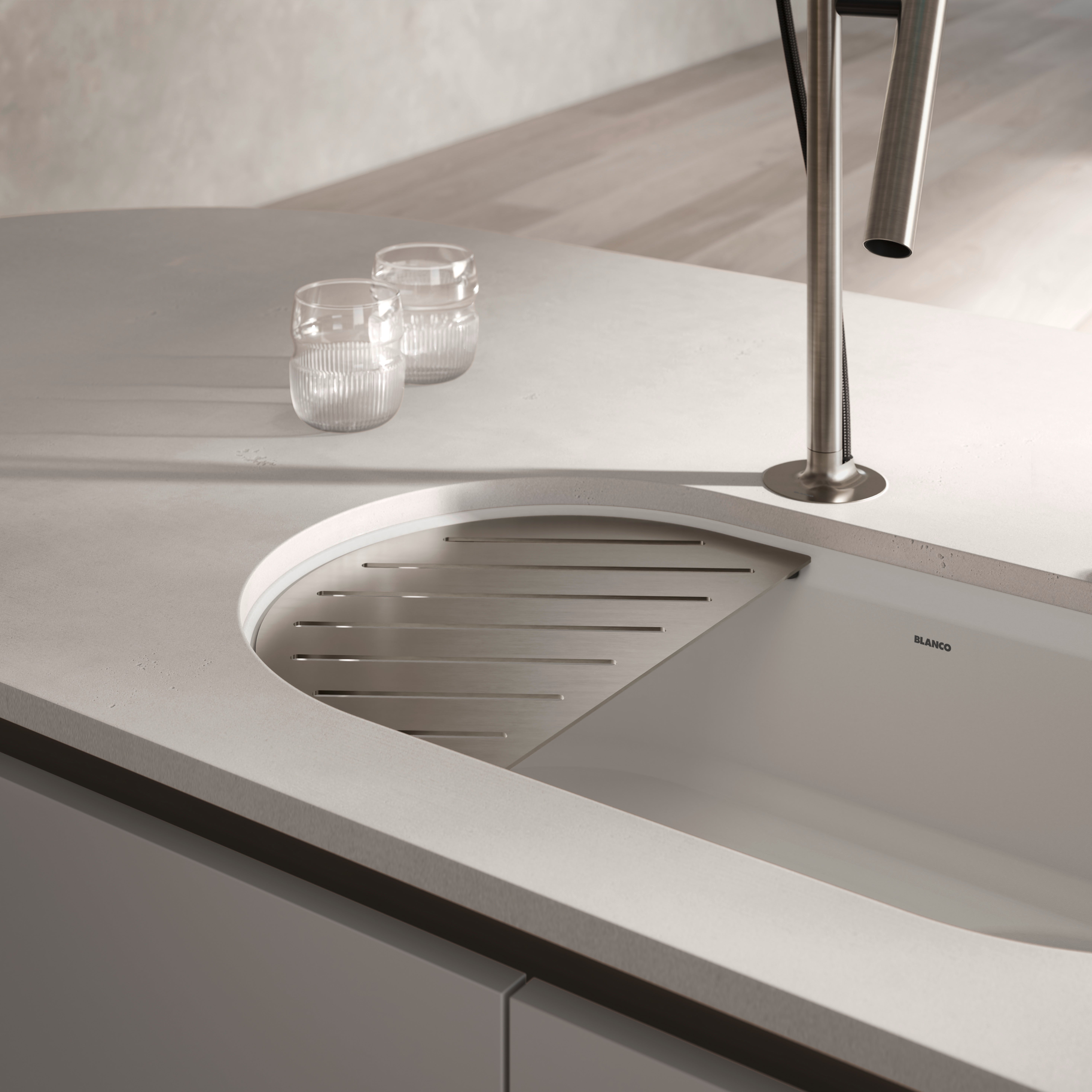 OOVALON_30_VG_cloud_white_443404_Grid_satin_platinum_03_g_C_Web-PPT-JPG-Highres_238479.jpg